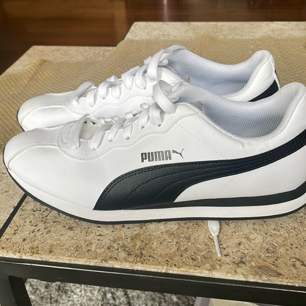 PUMA Men's Low-Top Sneakers brand new never worn